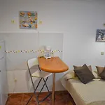 Beachback Airport Apartment *